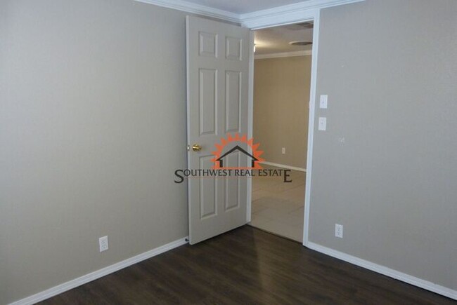 Building Photo - Super cute 2 bedroom 1 bath home