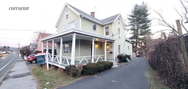 Primary Photo - 100 Main St