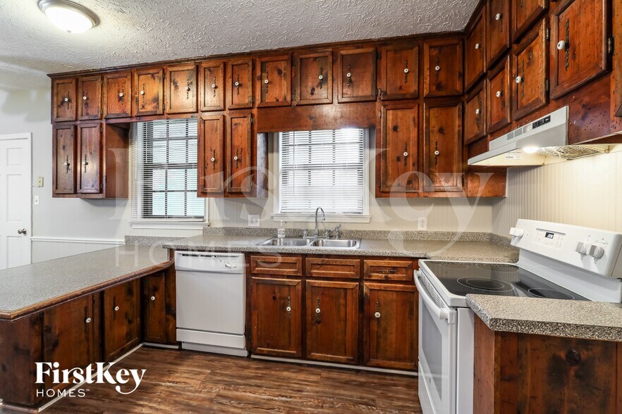 Building Photo - 3704 Newport Dr