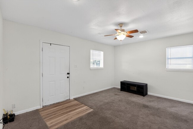 Building Photo - 1548 W 5th St