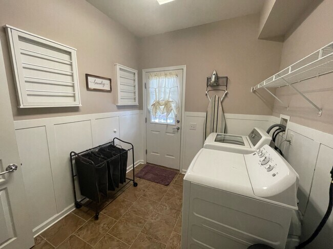 Building Photo - 612 Ellison Dr