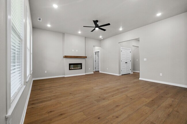 Building Photo - Live New in Bentonville | 3BR Beauty with Backyard