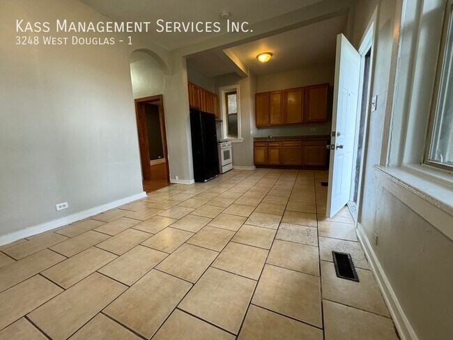 Building Photo - Douglas Boulevard,  Spacious 4 bed 2 bath,...