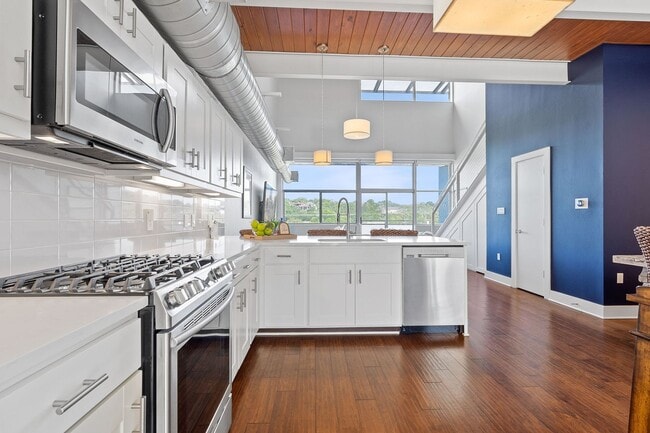Building Photo - Luxury on Lamar