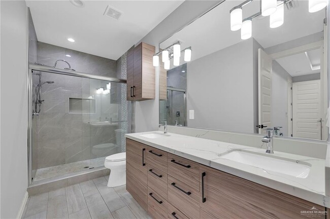 Building Photo - 28 Sunset Dr