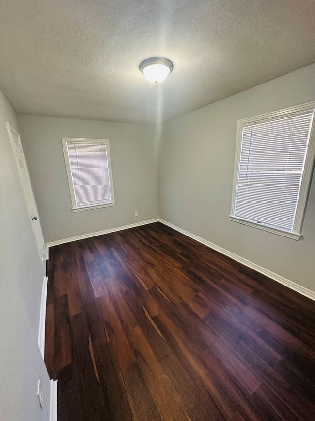 Building Photo - **Move in ready 3/1 Single Family home 32254