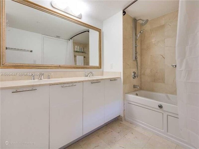 Building Photo - 1800 N Bayshore Dr