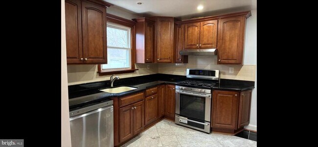 Building Photo - 7213 Adelphi Rd