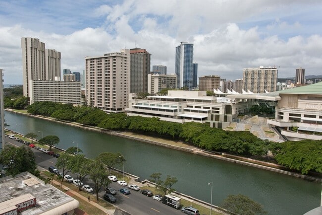 Building Photo - Available now! Fully furnished - Oceanview - Beautiful 2bedroom condo in Waikiki