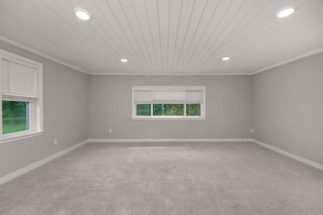 Building Photo - 9119 Amherst Dr