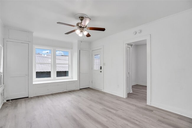 Building Photo - 1133 W Clay St