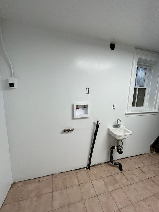 Building Photo - 4 Bedroom 2 Bathroom House with Stunning Hudson River Views