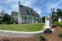 Building Photo - Beautifully FURNISHED Off Season 3bd/2.5 BA Single Family Home