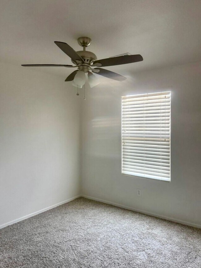 Building Photo - Exquisite 4 bd/2.5 bath home in Albany Village