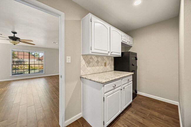 Building Photo - 15002 Havenridge Dr