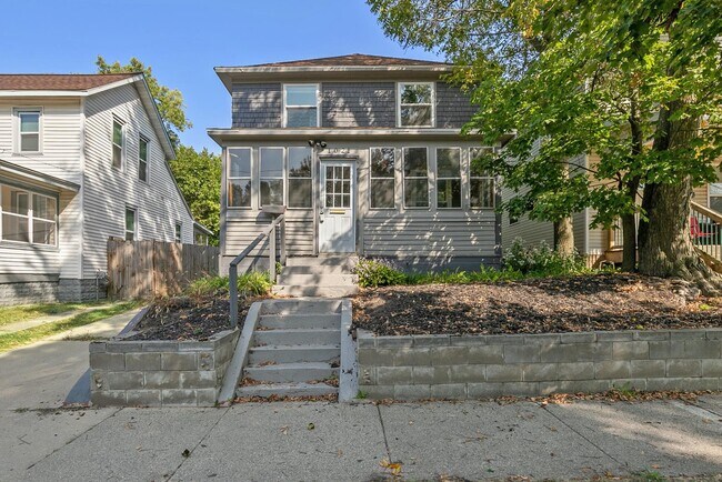 Primary Photo - 1021 Sherman St SE