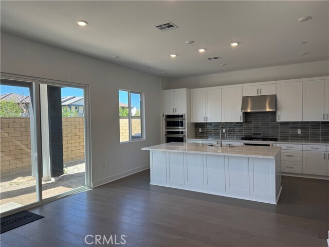 Building Photo - 114 Pansy