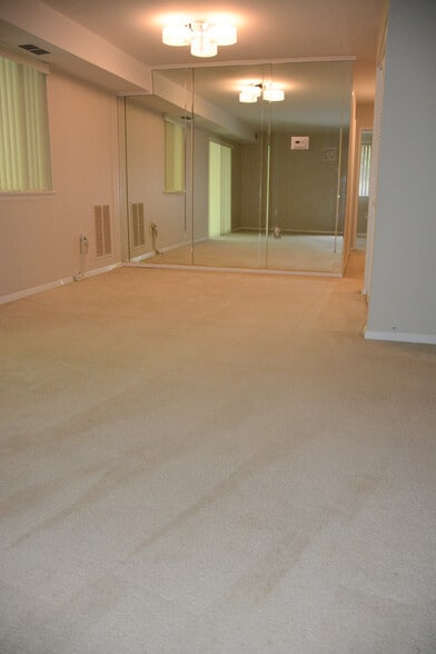 Building Photo - 217 Victor Pkwy Unit F