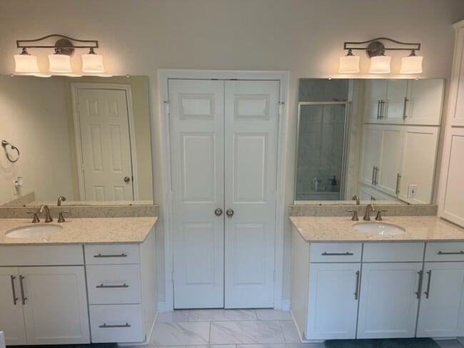 Building Photo - 18214 Lake Eagle Dr