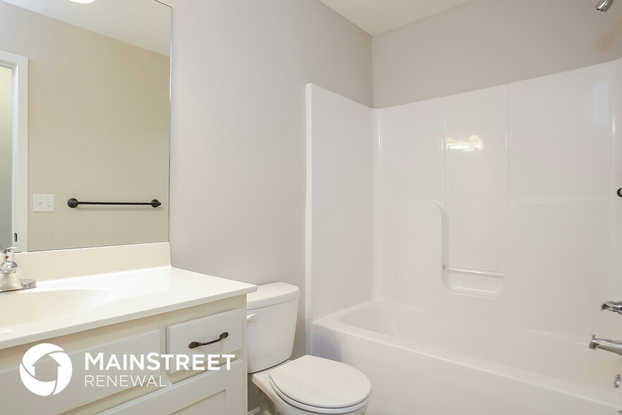 Building Photo - 1404 Silhouette Dr