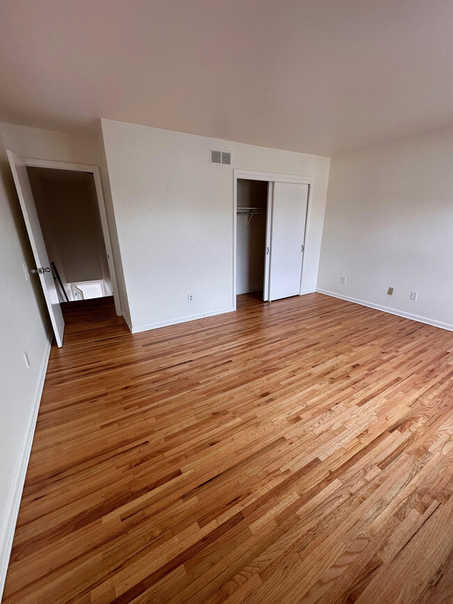 mainbedroom w/ closet - 163 S 4th Ave