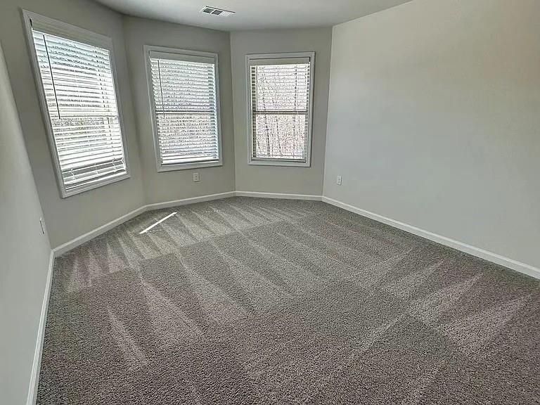 Building Photo - 1850 Silver Crst Wy