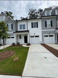 Building Photo - Beautiful 3-Bedroom, 3-Bath Home with Mode...