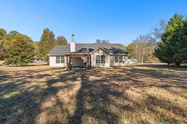Building Photo - 3 Bedroom Ranch in Golf Cart Area of Senoia