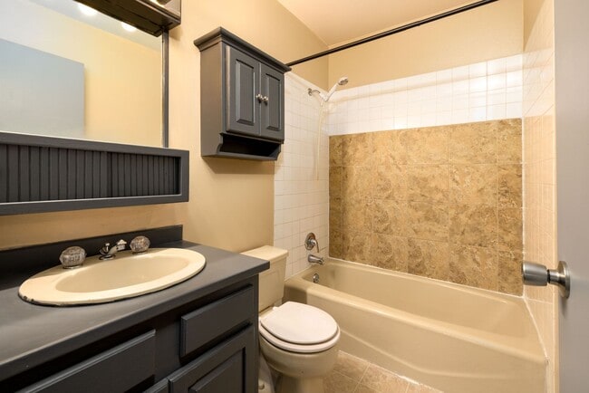 Building Photo - Large updated 4 bedroom 3 bath home in Laurel