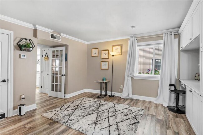 Building Photo - 500 Lake Marina Dr