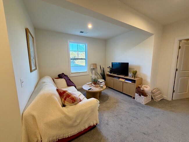 Building Photo - 1076 Delphi Ln