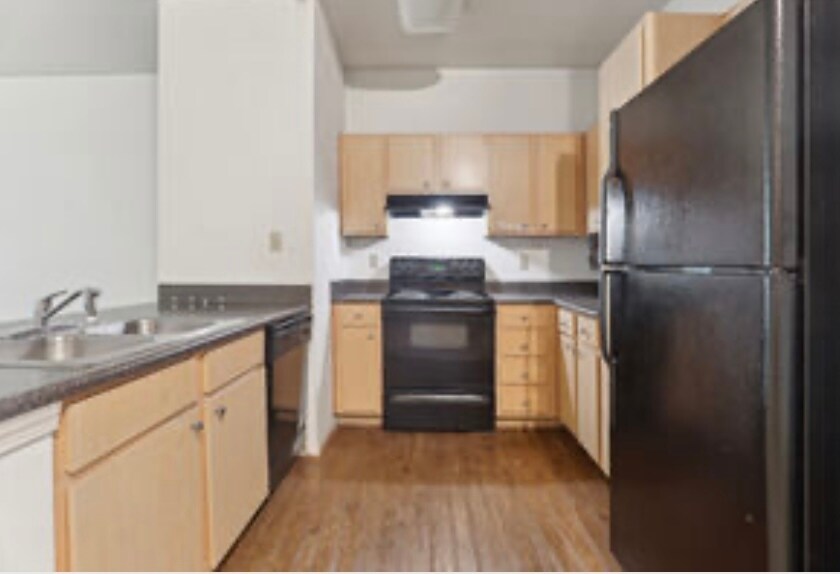 Kitchen - 604 Bristol Village Dr