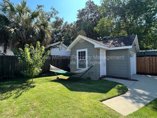 Building Photo - 1417 E Maxwell St