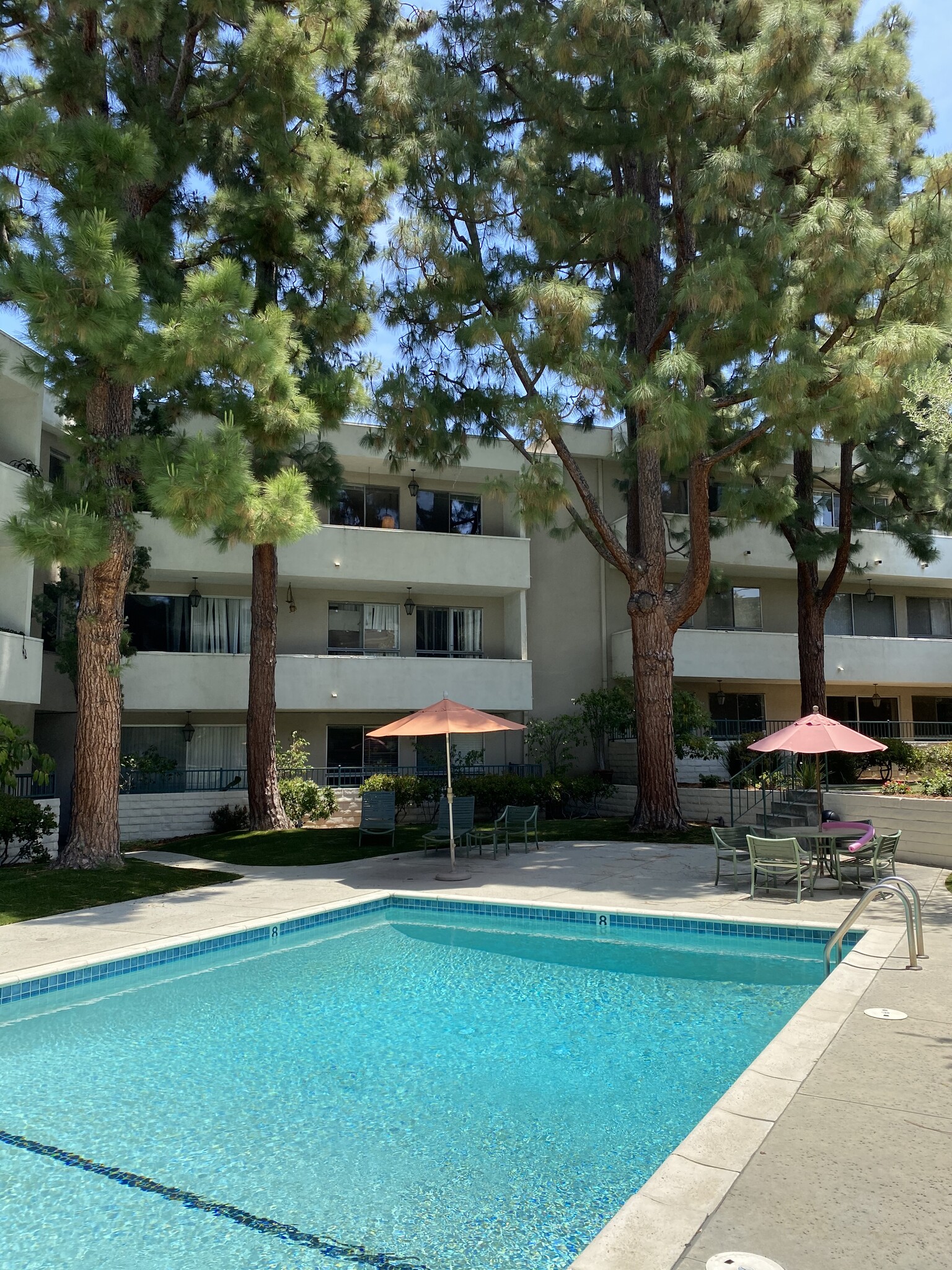 Building Photo - 10650 Holman Ave