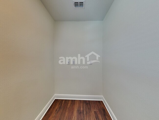 Building Photo - 27207 St Andrews Ave