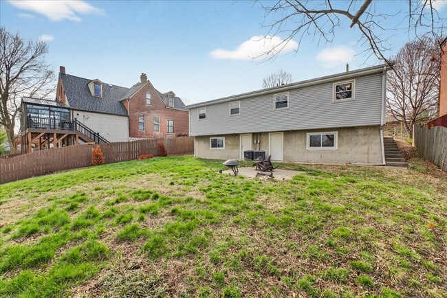 Building Photo - 1210 N 5th St