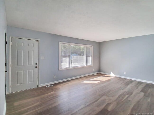 Building Photo - 1086 Essex Pl