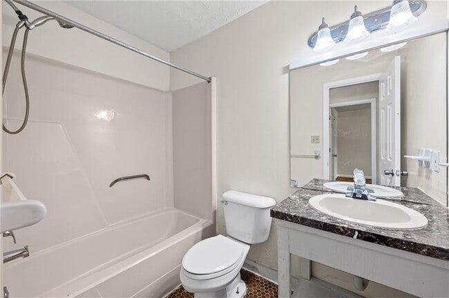 Building Photo - 2122 Fieldstone View Ct SE