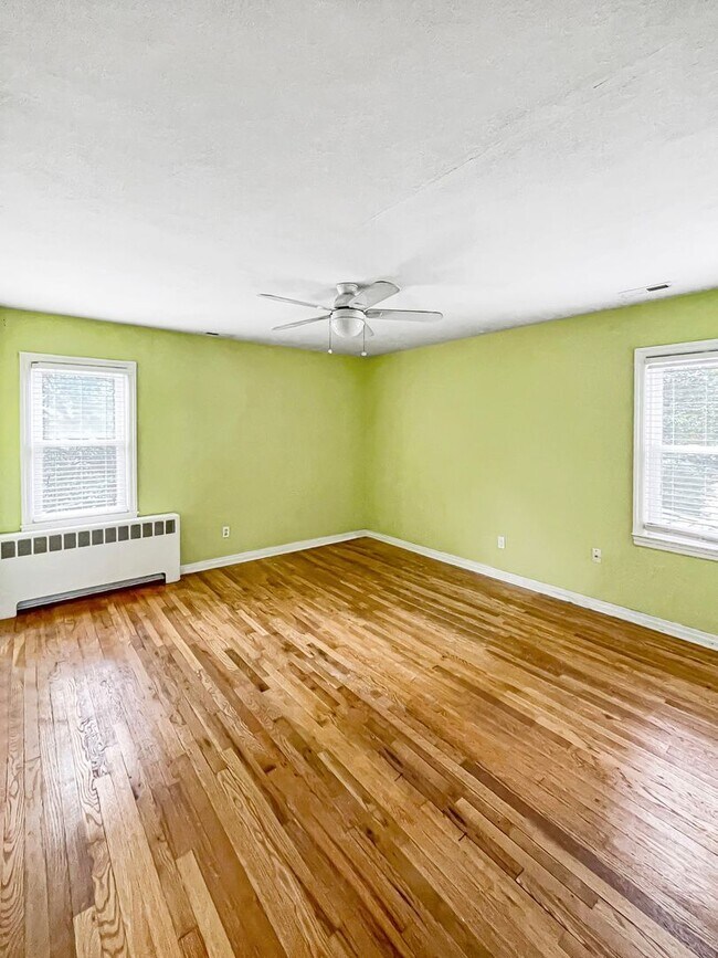 Building Photo - Holiday Special! Majestic single-family home!!! – No Application Fee This Season!