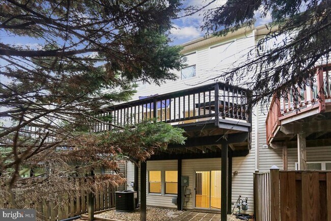 Building Photo - 2943 St Helen Cir