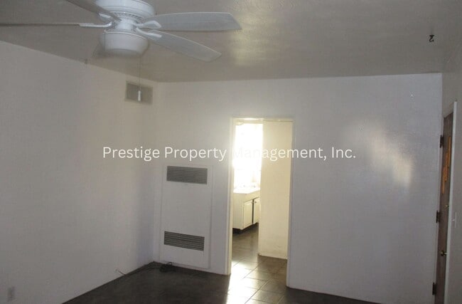 Building Photo - Tucson's Hidden Treasure!!