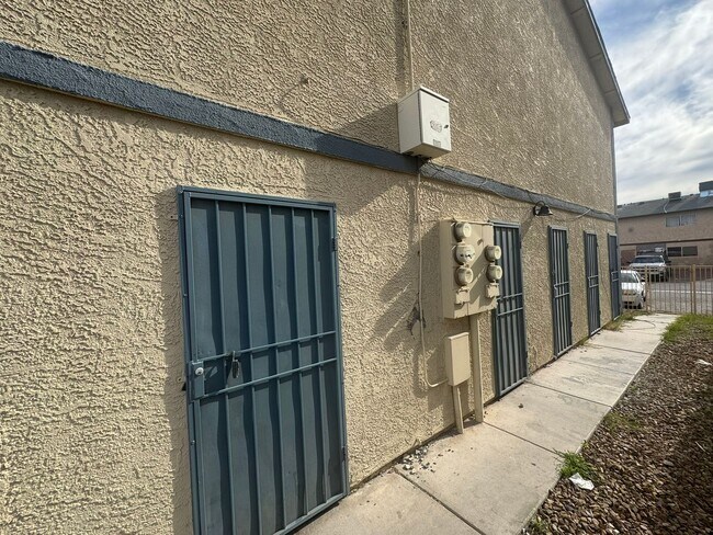 Building Photo - Lucite Lane