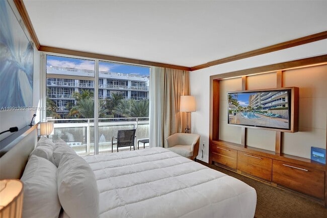 Building Photo - 6801 Collins Ave