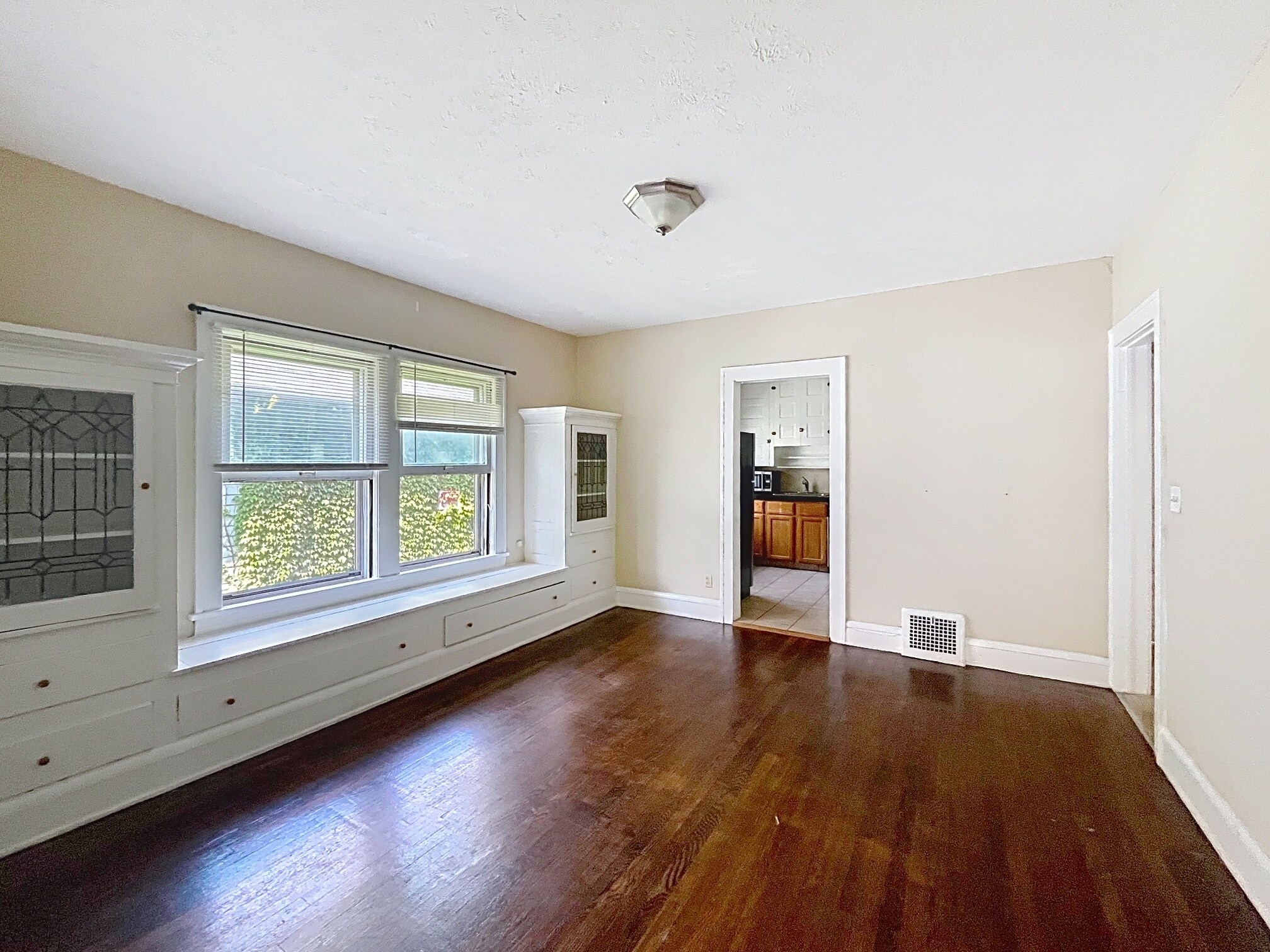 Building Photo - 2683 Hampshire Rd