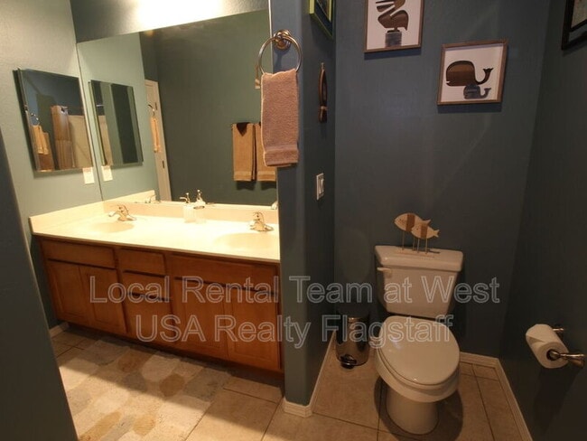 Building Photo - 2325 N East St