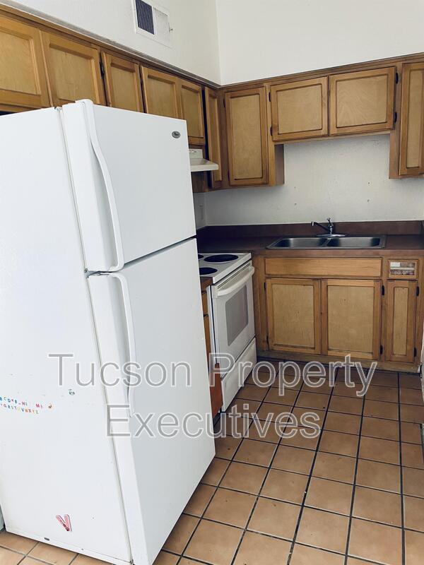 Building Photo - 5756 S Park Ave