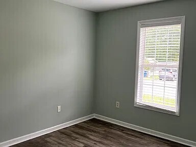 Building Photo - Charming 3 Bedroom/2 Bath