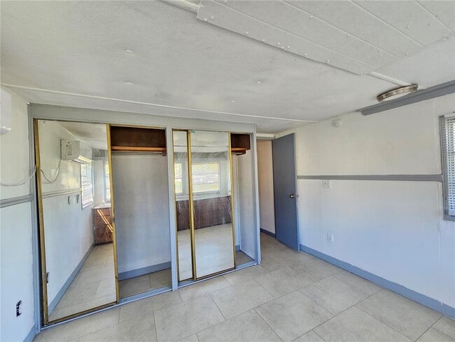 Building Photo - 503 Longfellow Blvd