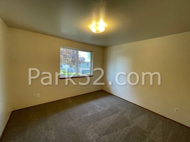 Building Photo - 4318 S Alder St
