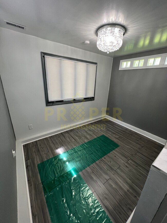 Building Photo - 1 bedroom 1 bathroom house